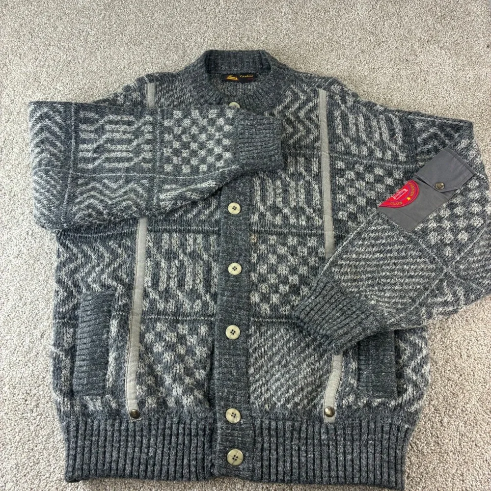 Mens Fashion Italy Knit Cardigan‎ Gray Novelty Pattern Country Club Patch